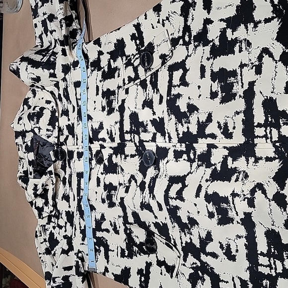 Hazel Size S Black and Cream Colored Swing Jacket, 3/4 Length Balloon Sleeves - Picture 7 of 12